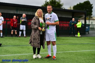 Andrew Forsythe receiving the 2025 